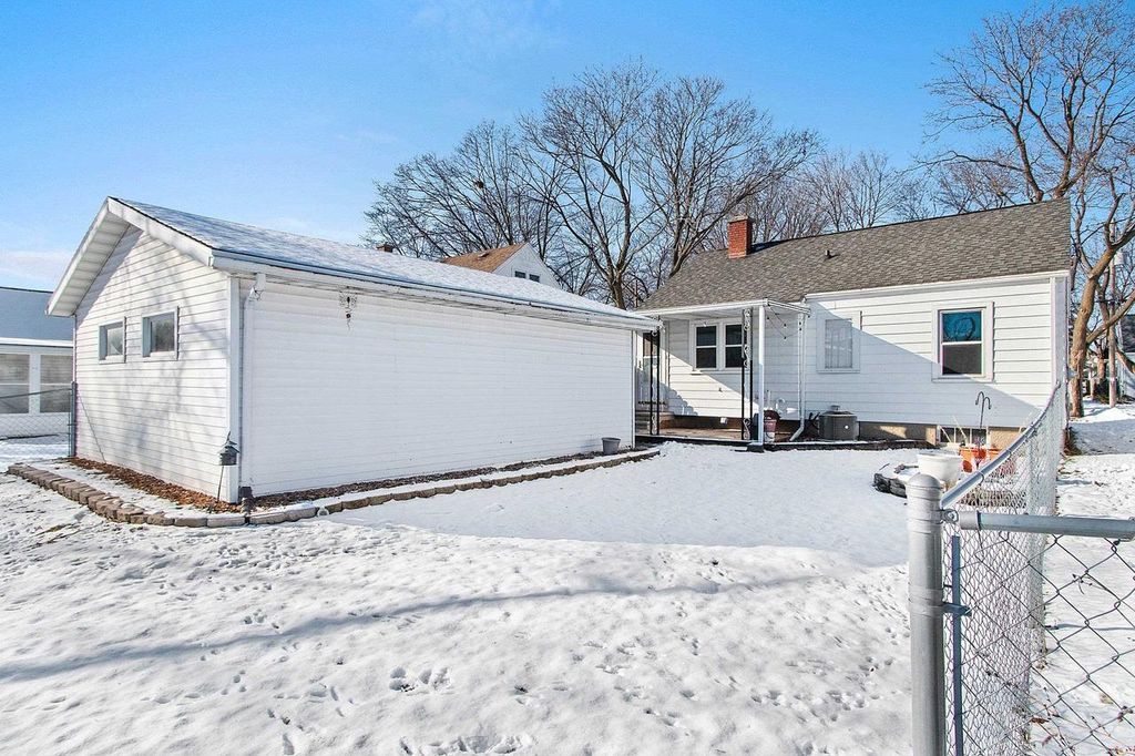 Photo of 805 15th AVENUE, Green Bay, WI 54304 (MLS # 50320039)
