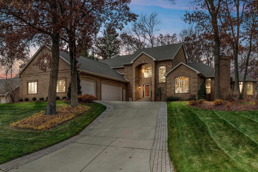 Photo of 1935 E Telemark CIRCLE, Green Bay, WI 54313 (MLS # 50318690)