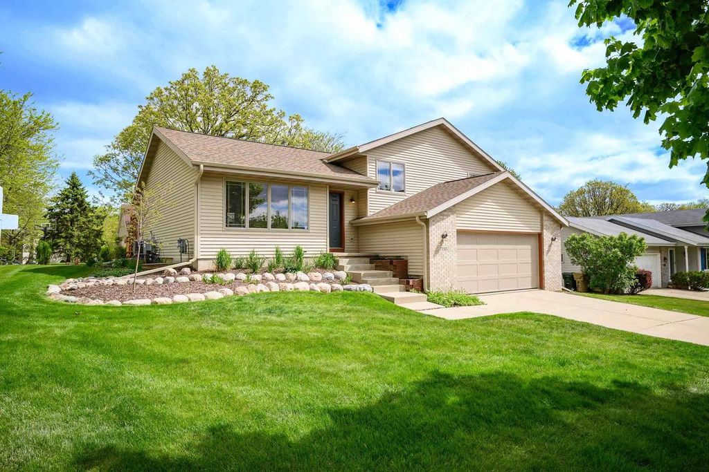 Photo of 7350 Blue Maple TRAIL, Madison, WI 53719 (MLS # 2022418)