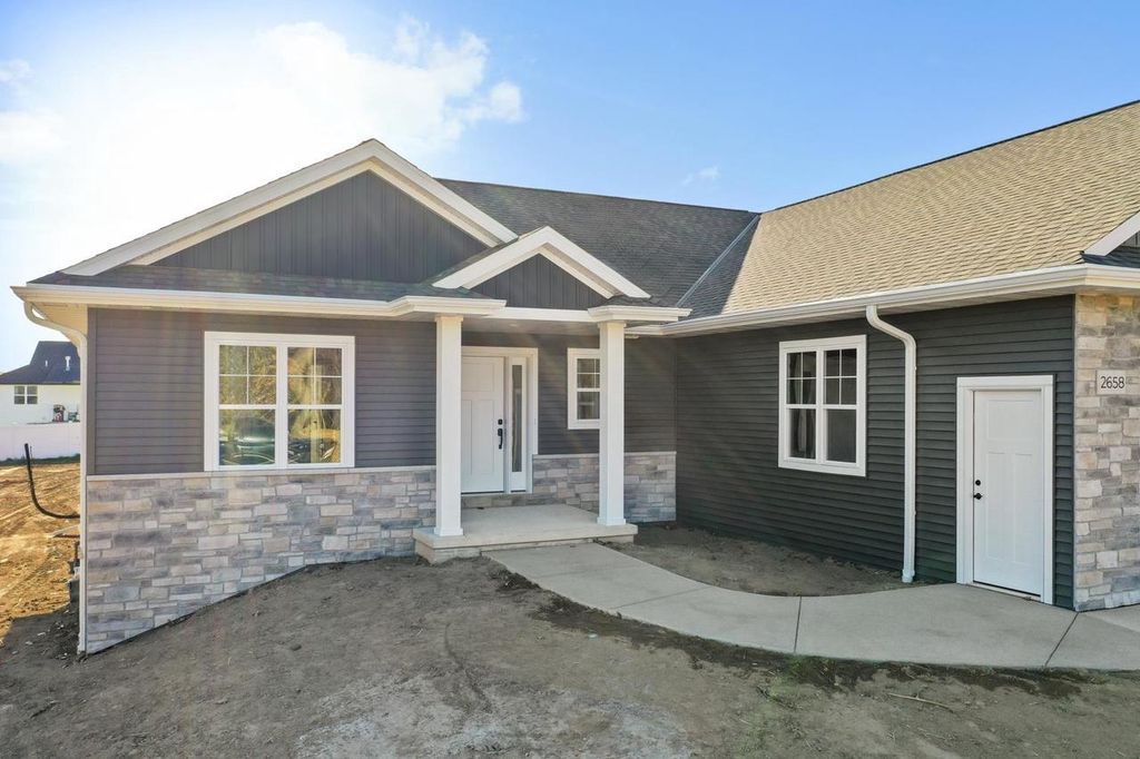 Photo of 2658 Chambers CROSSING, Green Bay, WI 54313 (MLS # 50318234)