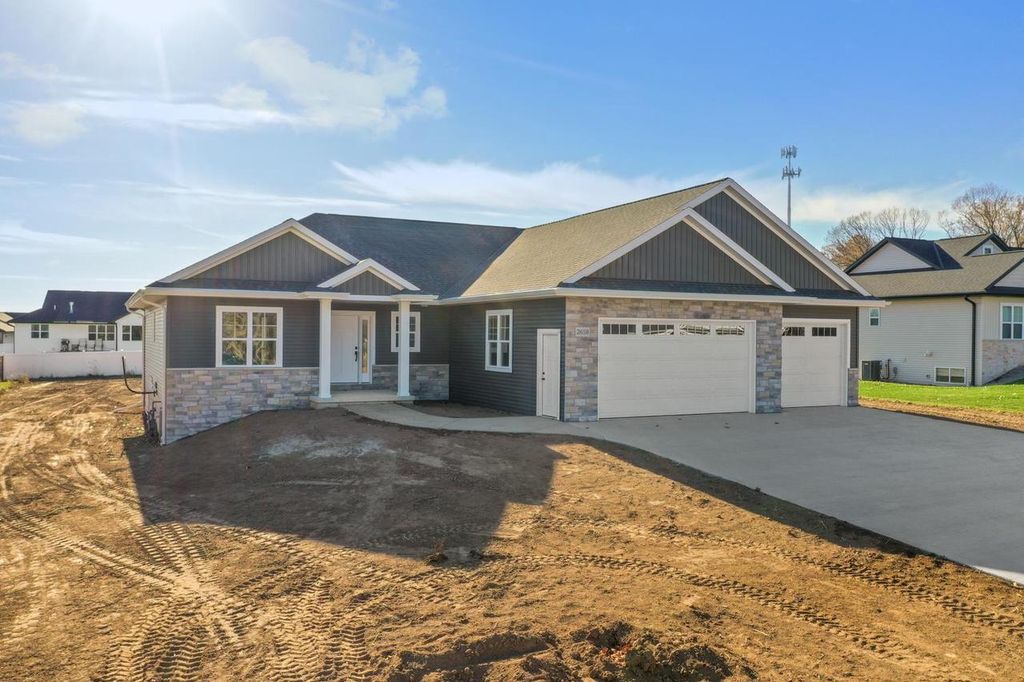 Photo of 2658 Chambers CROSSING, Green Bay, WI 54313 (MLS # 50318234)