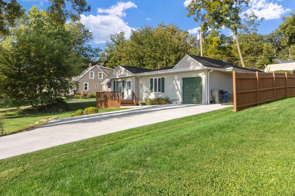 Photo of 128 Sunnyside COURT, Williams Bay, WI 53191 (MLS # 1934561)