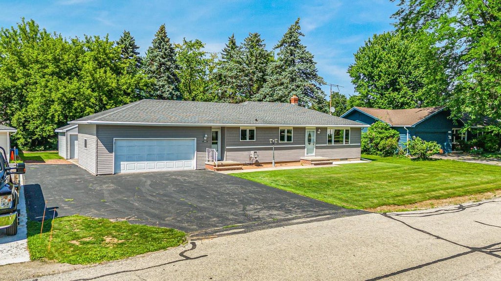 Photo of 3332 W 1st AVENUE, Appleton, WI 54914 (MLS # 50328688)