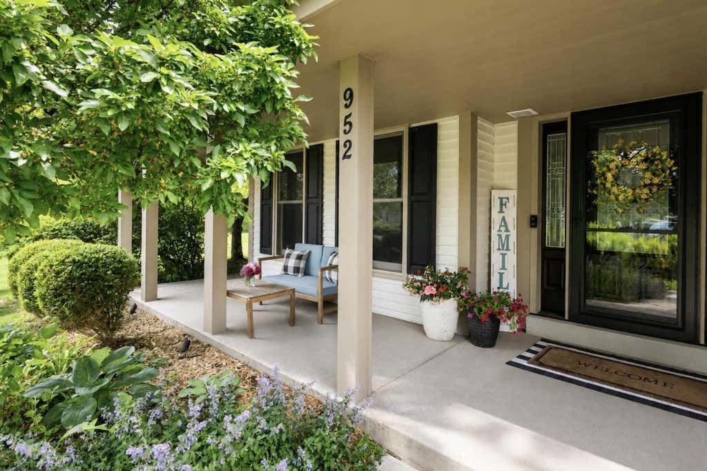 Photo of 952 Greenway TERRACE, Hartland, WI 53029 (MLS # 1974522)