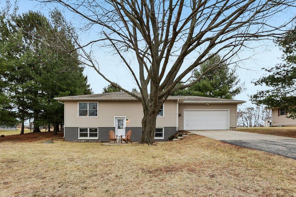 Photo of 1686 Sand Hill ROAD, Oregon, WI 53575 (MLS # 2018139)