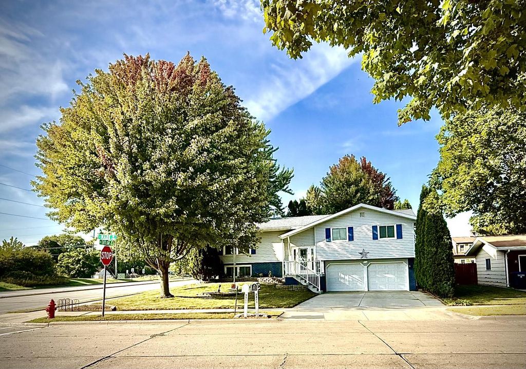 Photo of 2471 E Mark DRIVE, Sheboygan, WI 53083 (MLS # 1938353)