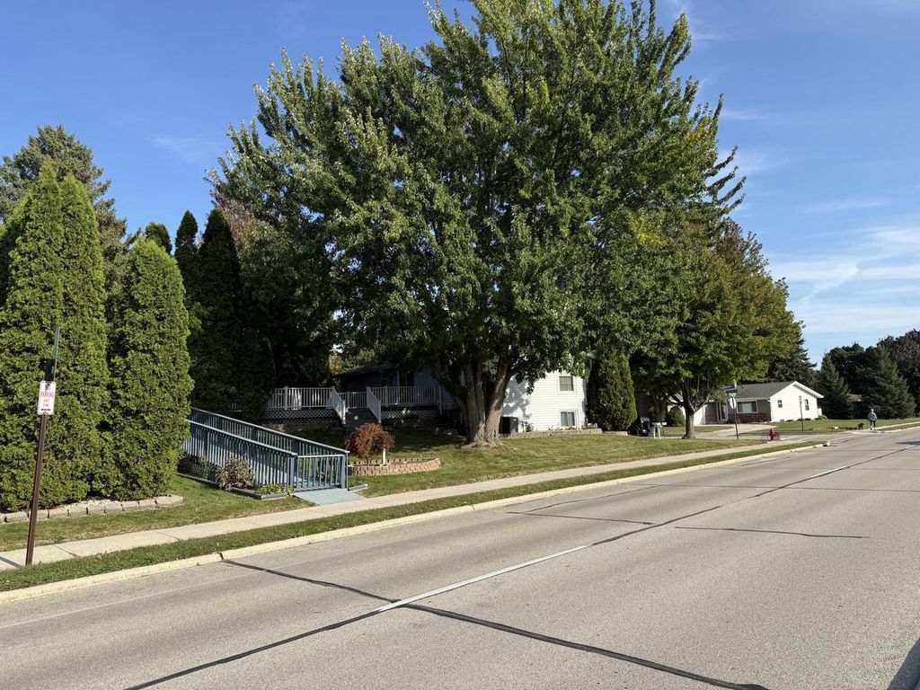 Photo of 2471 E Mark DRIVE, Sheboygan, WI 53083 (MLS # 1938353)