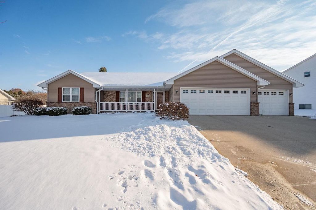 Photo of 4011 Garrett STREET, De Pere, WI 54115 (MLS # 50319659)