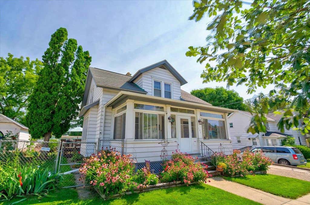 Photo of 137 E School STREET, Columbus, WI 53925 (MLS # 2029630)
