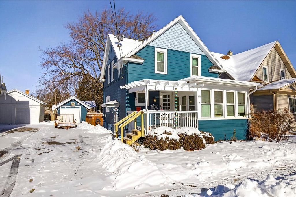 Photo of 410 E Lincoln AVENUE, Oshkosh, WI 54901 (MLS # 50318932)