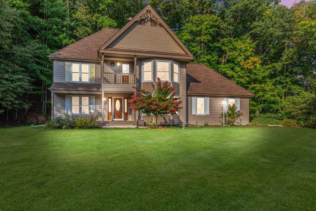 Photo of 2110 Hollow CIRCLE, West Bend, WI 53090 (MLS # 1936239)