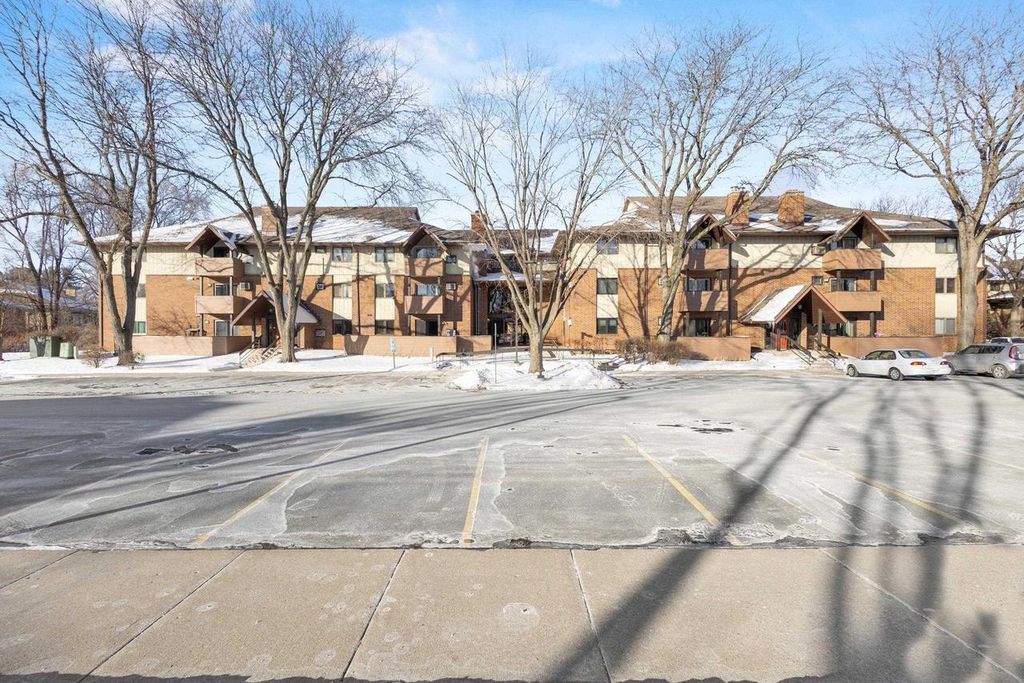 Photo of 10 MAPLE WOOD LANE #3, Madison, WI 53704 (MLS # 2015370)