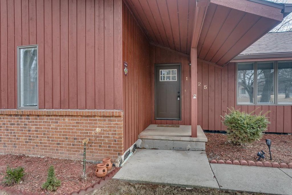 Photo of 1025 Greendale COURT, Menasha, WI 54952 (MLS # 50321831)