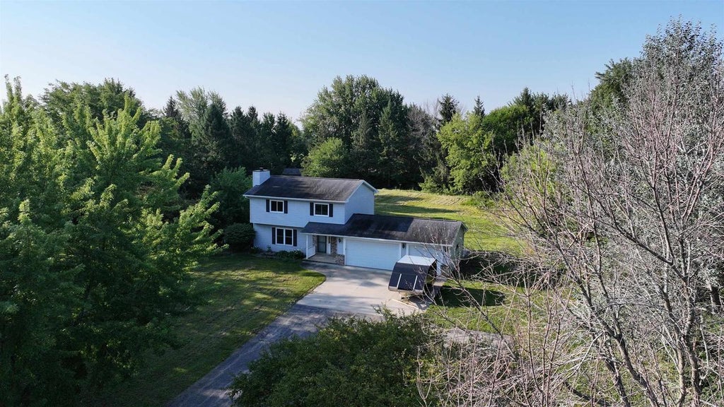Photo of W9355 Country Cove LANE, Hortonville, WI 54944 (MLS # 50331748)