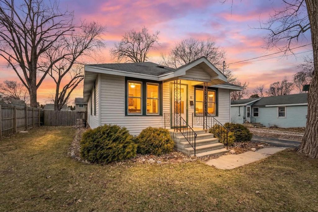 Photo of 2225 Mt Vernon STREET, Oshkosh, WI 54901 (MLS # 50322470)