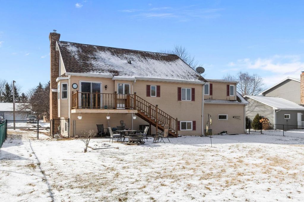 Photo of 2618 W Sunnyview CIRCLE, Appleton, WI 54914 (MLS # 50321640)