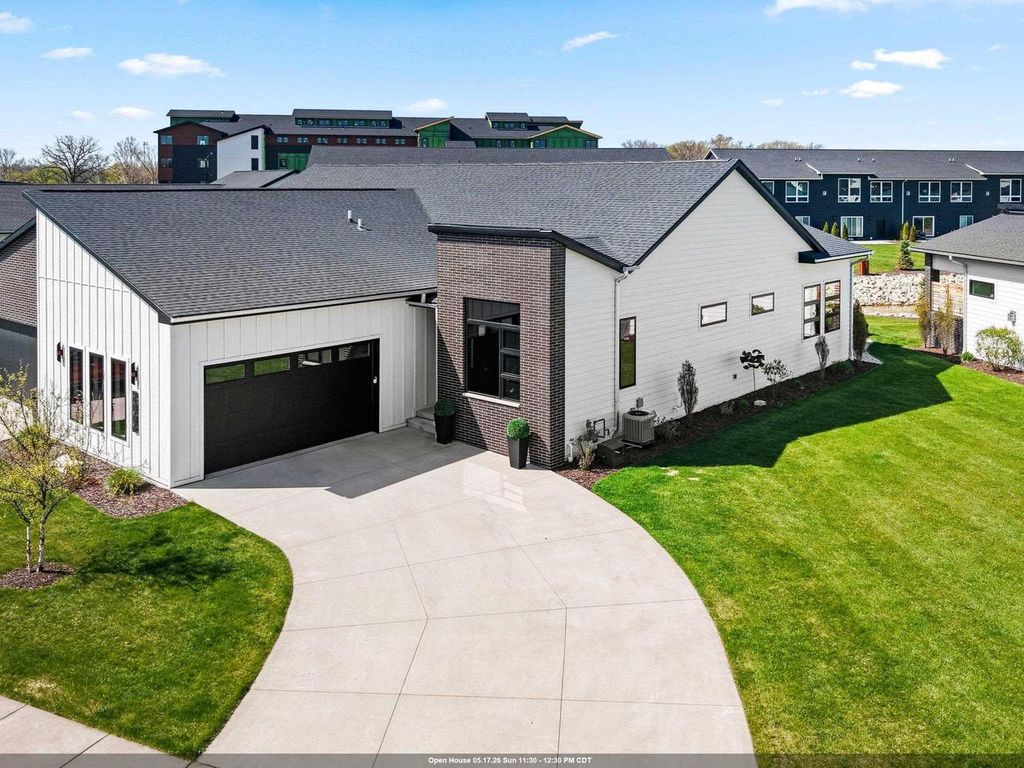 Photo of 366 Aldon CIRCLE, Green Bay, WI 54304 (MLS # 50325342)