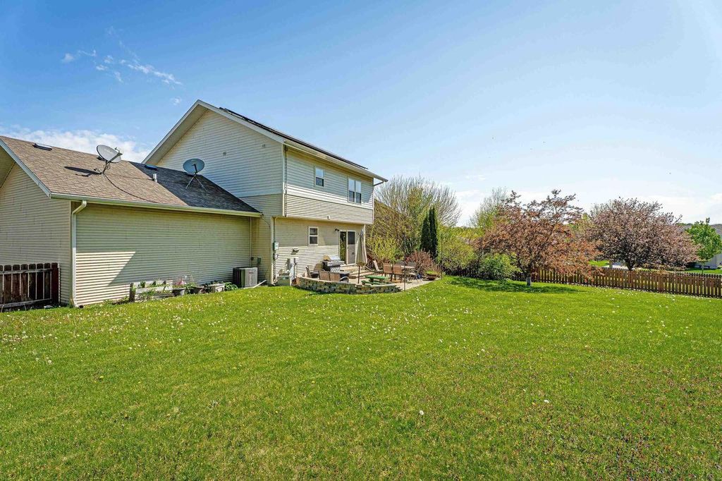 Photo of 10 BANNER CIRCLE, Madison, WI 53718 (MLS # 2020918)