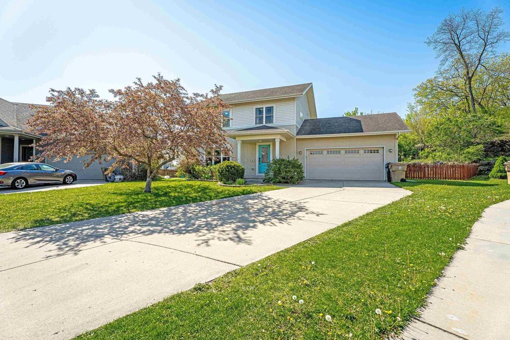Photo of 10 BANNER CIRCLE, Madison, WI 53718 (MLS # 2020918)