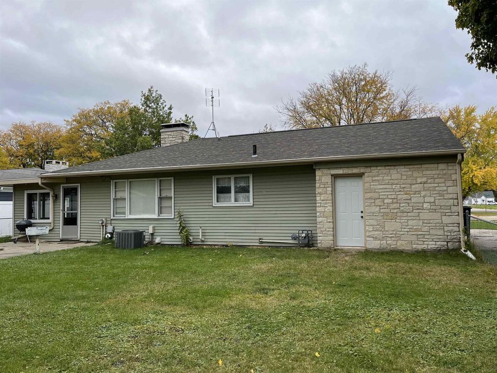 Photo of 760 N Brookfield ROAD #202, Brookfield, WI 53045 (MLS # 1945457)