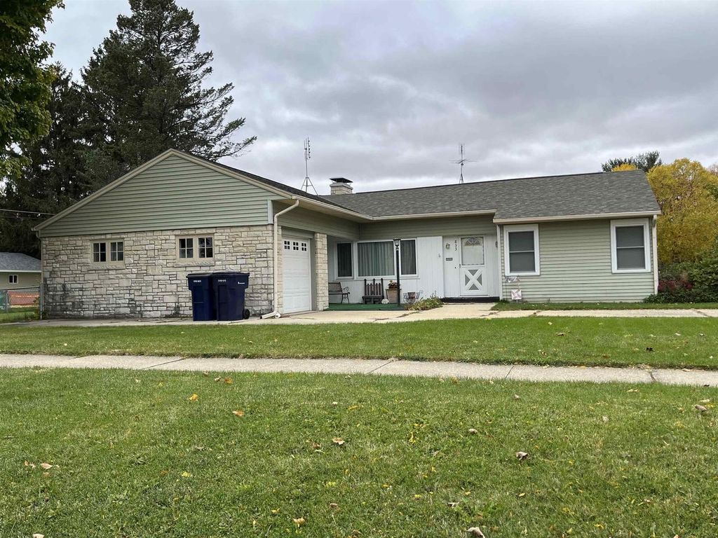 Photo of 760 N Brookfield ROAD #202, Brookfield, WI 53045 (MLS # 1945457)