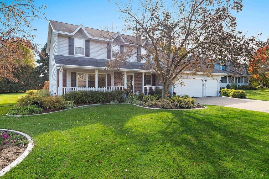 Photo of 223 Mandella COURT, Neenah, WI 54956 (MLS # 50334072)