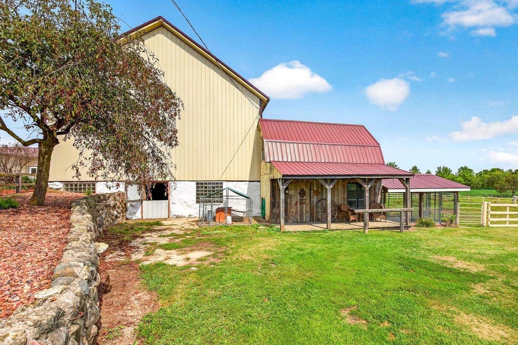 Photo of W6096 County Rd O, Appleton, WI 54913 (MLS # 50331973)