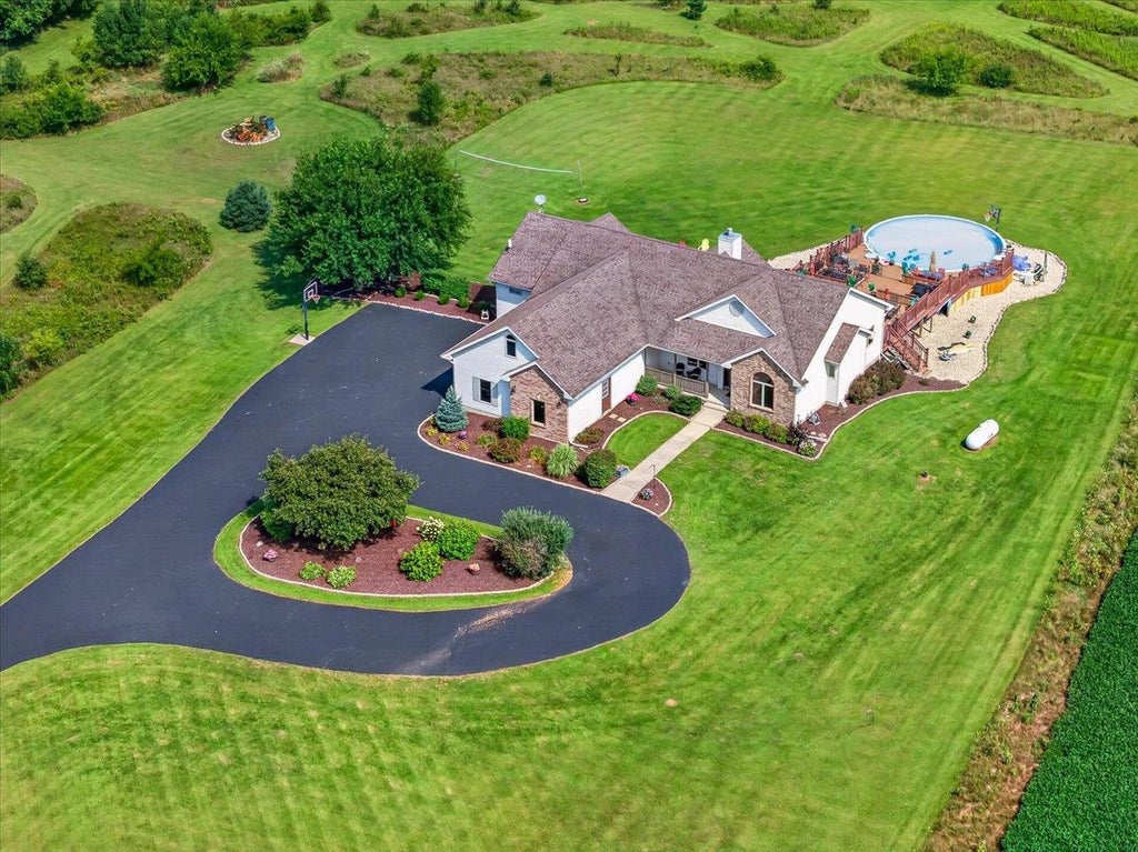 Photo of 4314 Old Stage ROAD, Brooklyn, WI 53521 (MLS # 2027927)