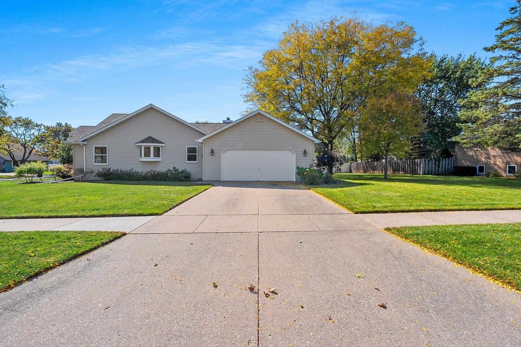 Photo of 102 Acreview DRIVE, De Pere, WI 54115 (MLS # 50334027)