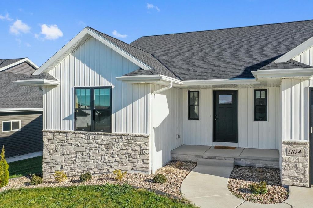 Photo of 1104 Bay Mist DRIVE, Green Bay, WI 54311 (MLS # 50318167)