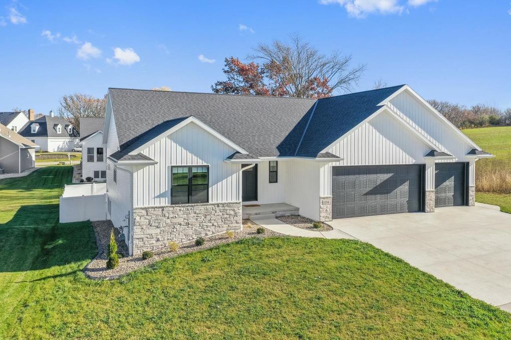 Photo of 1104 Bay Mist DRIVE, Green Bay, WI 54311 (MLS # 50318167)