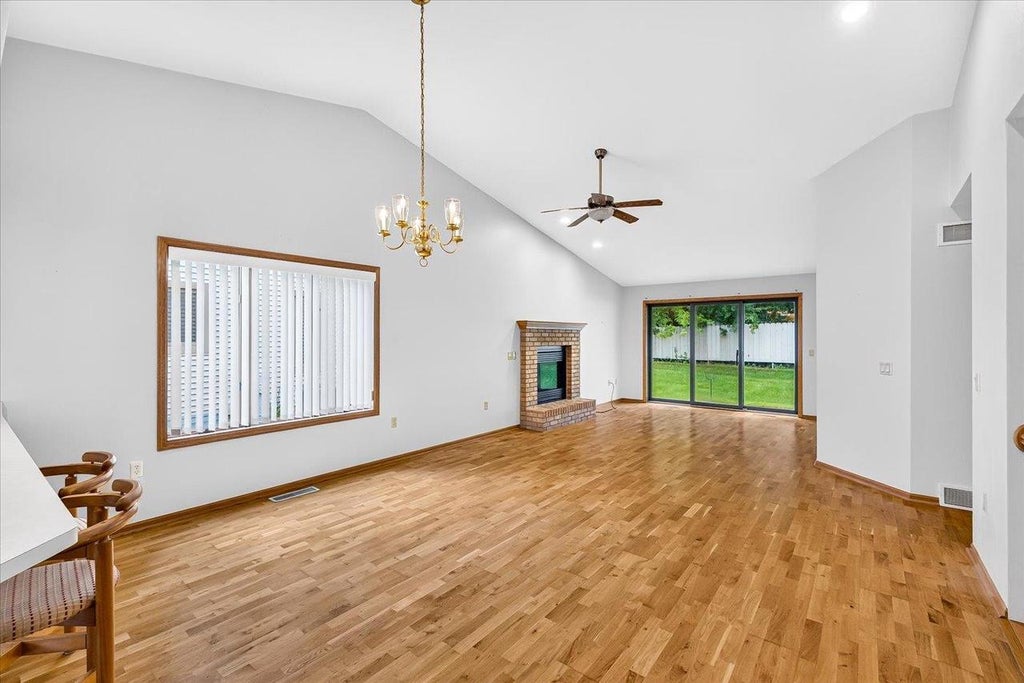 Photo of 6 Village Homes DRIVE, Waunakee, WI 53597 (MLS # 2031056)