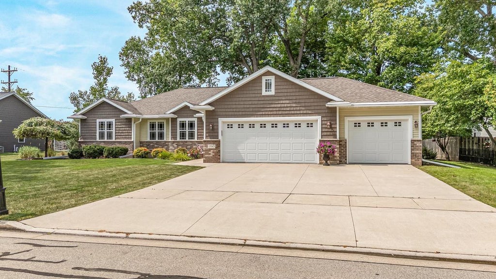 Photo of 1790 Garnet COURT, Menasha, WI 54952 (MLS # 50331109)