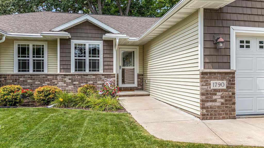 Photo of 1790 Garnet COURT, Menasha, WI 54952 (MLS # 50331109)