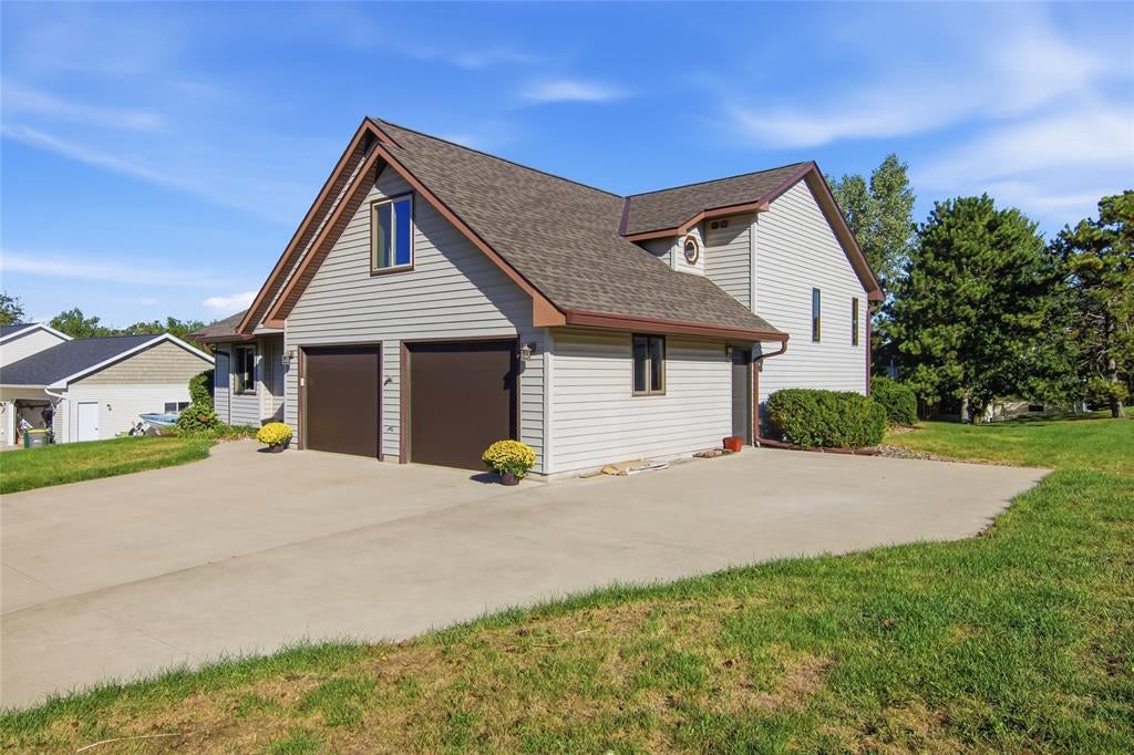 Photo of 4002 Oak Knoll DRIVE, Eau Claire, WI 54701 (MLS # 1604569)