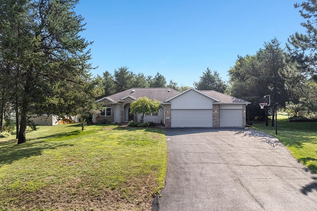 Photo of 2242 Meadow DRIVE, Kronenwetter, WI 54455 (MLS # 22604099)