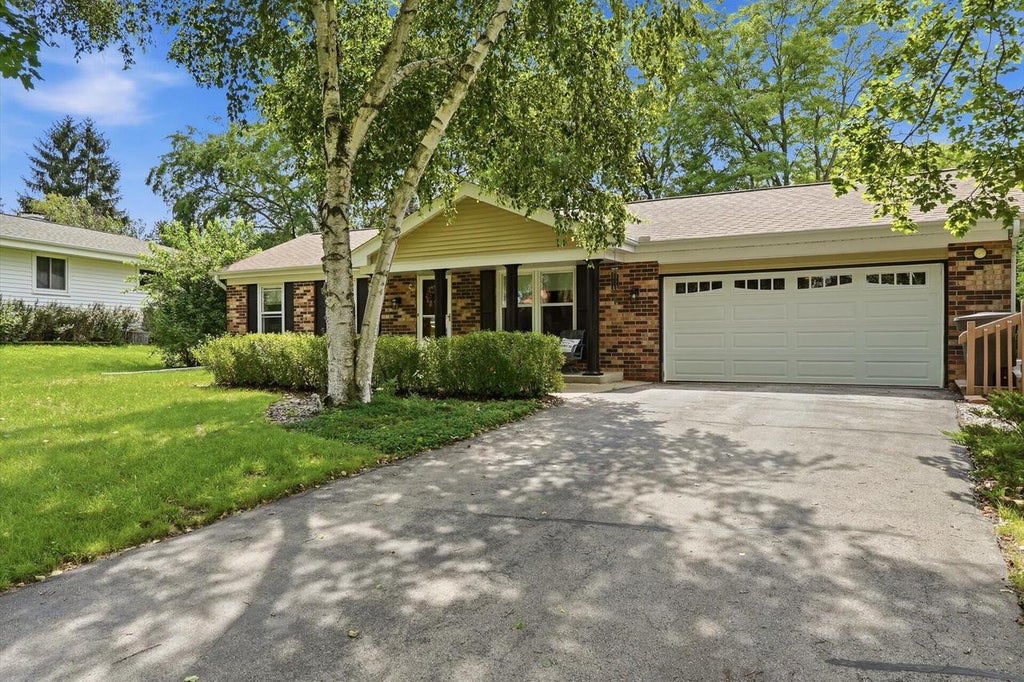 Photo of 107 Shepard COURT, Mukwonago, WI 53149 (MLS # 1977139)