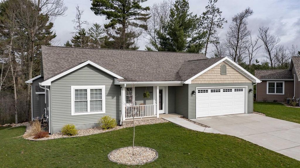 Photo of 564 Hart COURT, Waupaca, WI 54981 (MLS # 50324371)