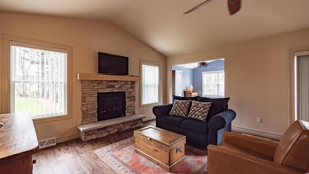 Photo of 564 Hart COURT, Waupaca, WI 54981 (MLS # 50324371)