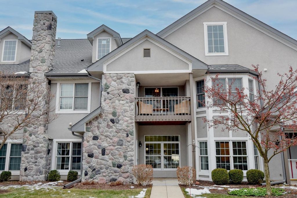 Photo of N30W23021 Pineview CIRCLE #3, Pewaukee, WI 53072 (MLS # 1945773)