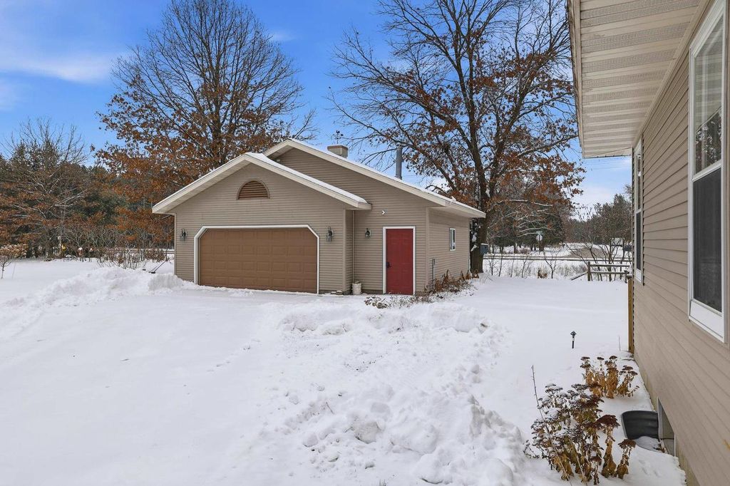 Photo of 2050 Aspen LANE, Plover, WI 54467 (MLS # 22505296)