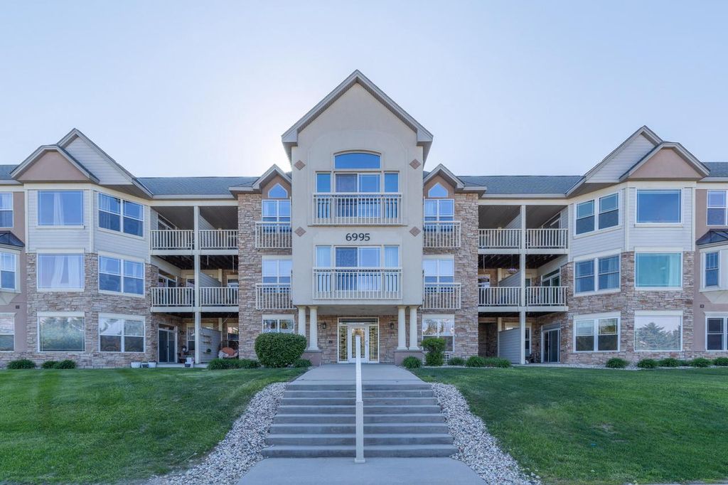 Photo of 6995 S Riverwood BOULEVARD S BOULEVARD S #B06, Franklin, WI 53132 (MLS # 1961855)