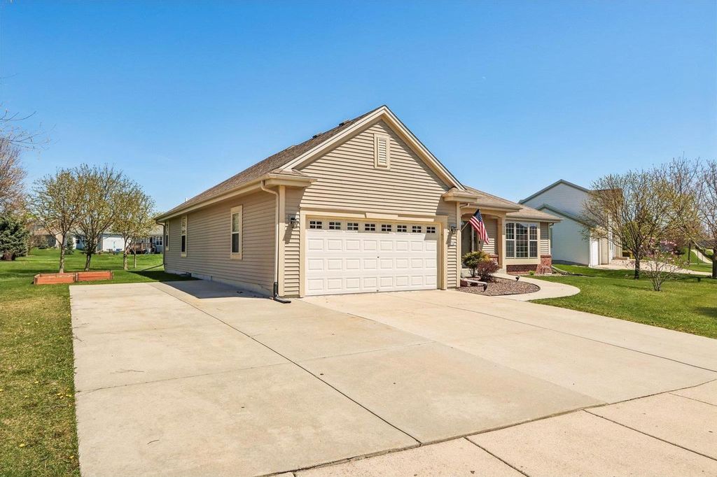 Photo of 713 Bridlewood Ln LANE, Watertown, WI 53094 (MLS # 2021549)