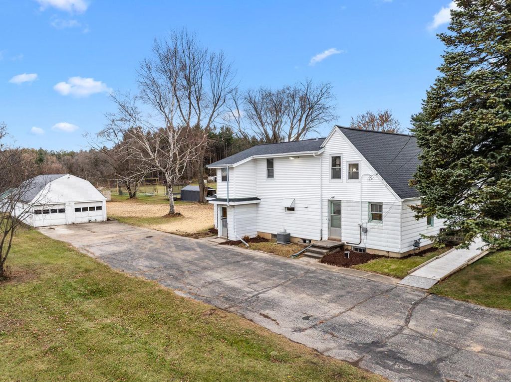 Photo of 2089 Decorah ROAD, West Bend, WI 53095 (MLS # 1943749)