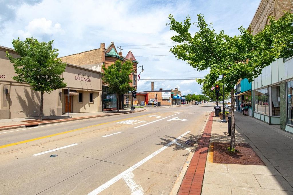 Photo of 578 N Main STREET, Oshkosh, WI 54901 (MLS # 50318707)