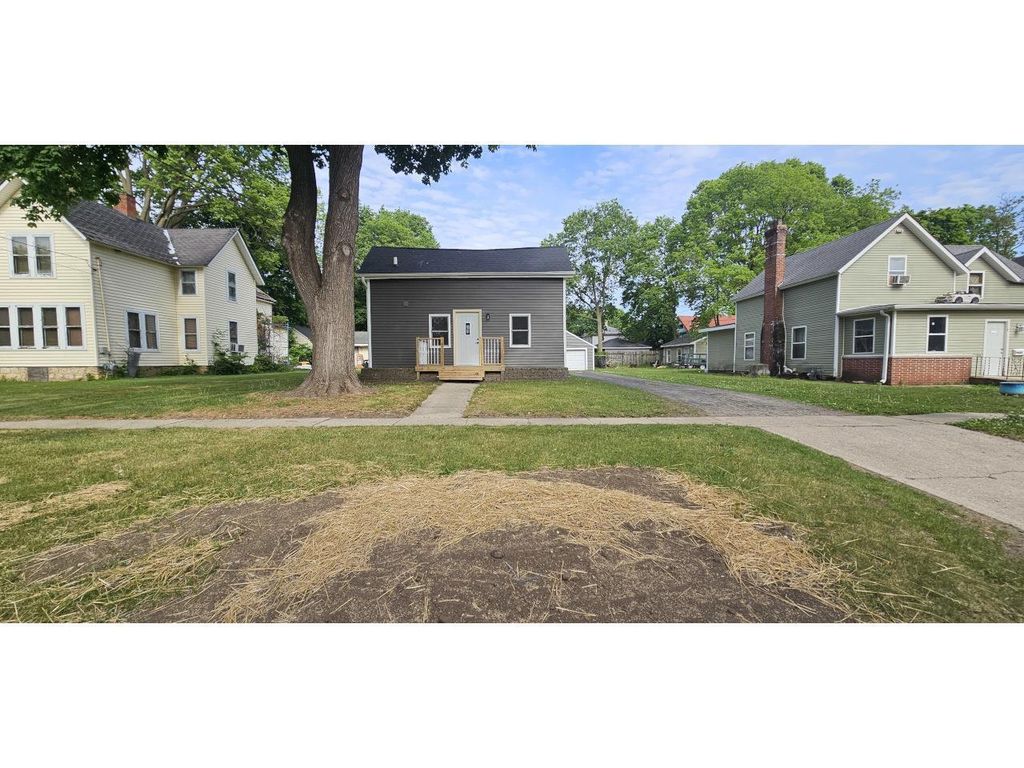 Photo of 831 Harrison AVENUE, Beloit, WI 53511 (MLS # 2023991)