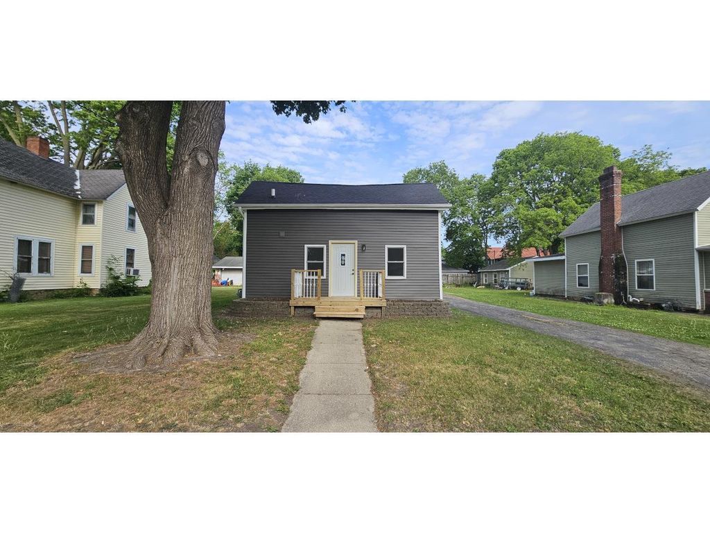 Photo of 831 Harrison AVENUE, Beloit, WI 53511 (MLS # 2023991)