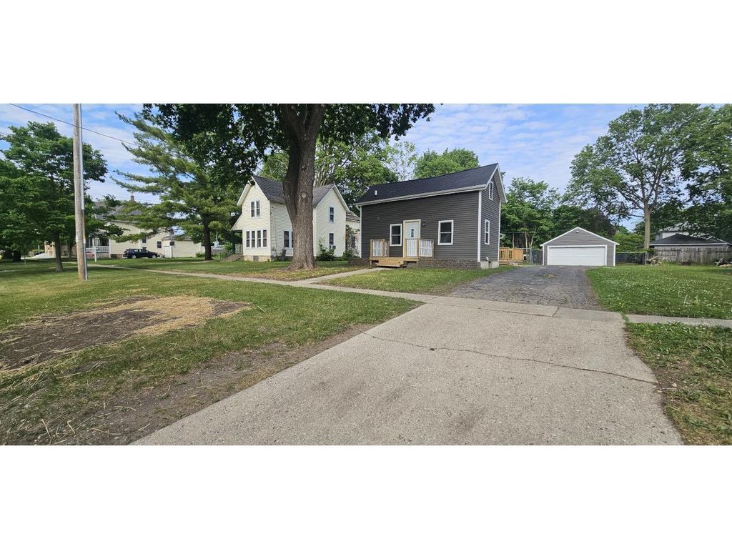 Photo of 831 Harrison AVENUE, Beloit, WI 53511 (MLS # 2023991)