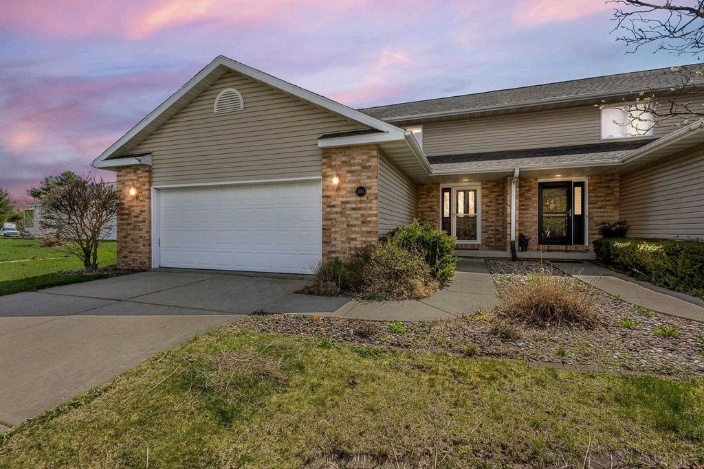 Photo of 1014 S Perry PARKWAY, Oregon, WI 53575 (MLS # 2020583)