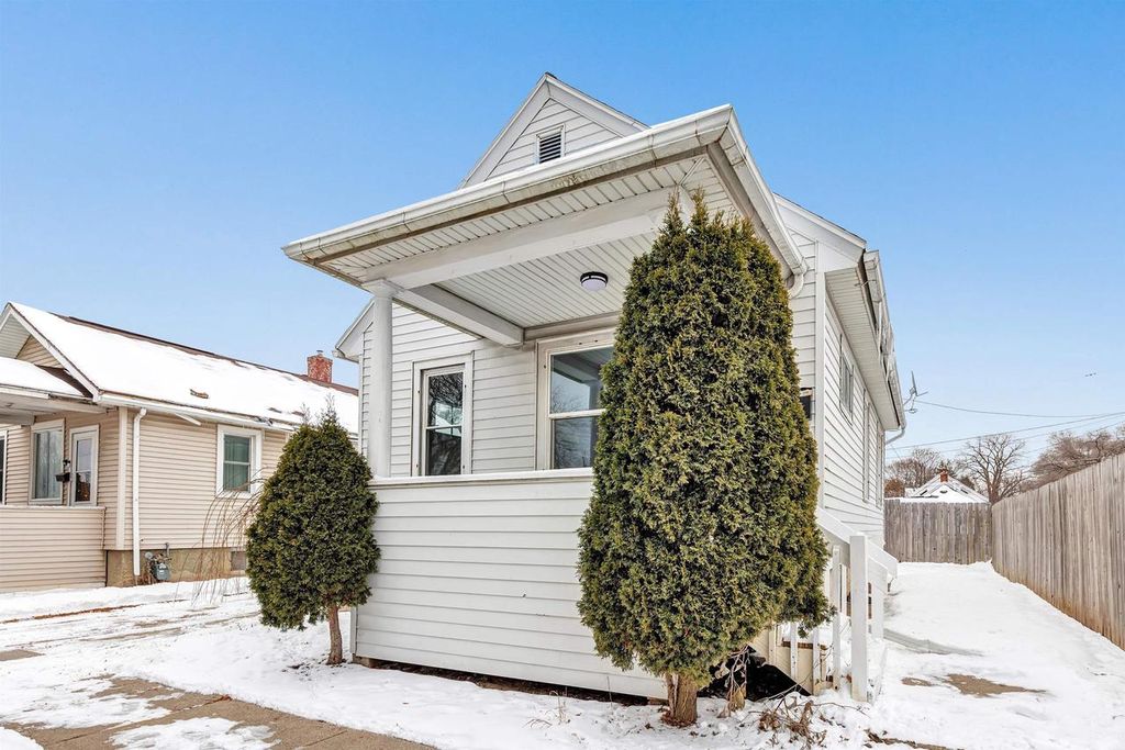 Photo of 609 12th AVENUE, Green Bay, WI 54303 (MLS # 50318976)